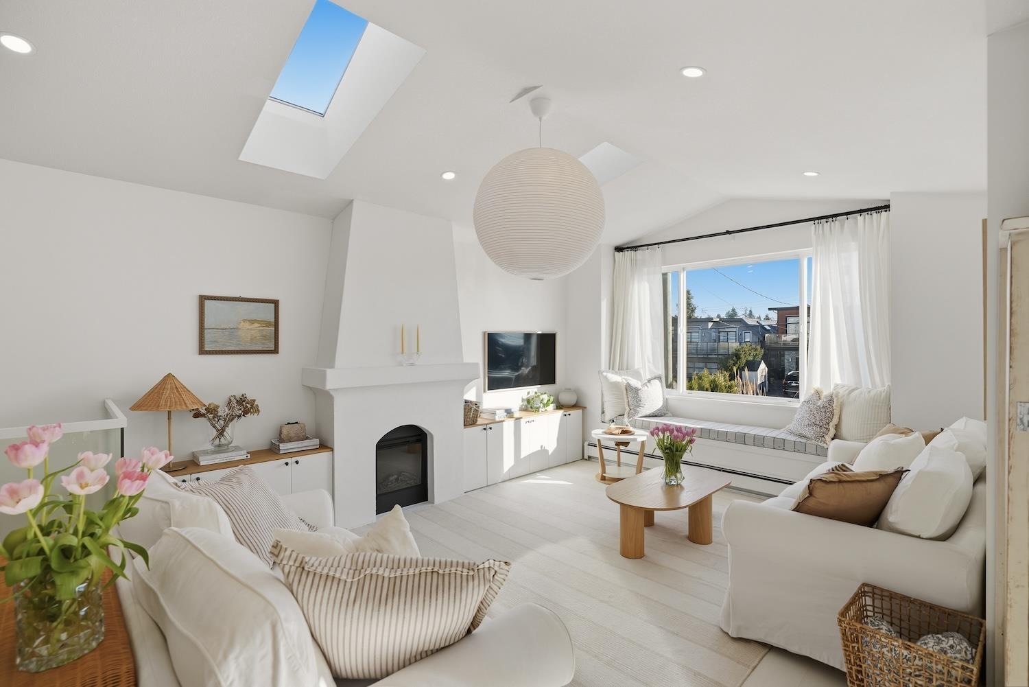 863 LEE STREET, White Rock, British Columbia