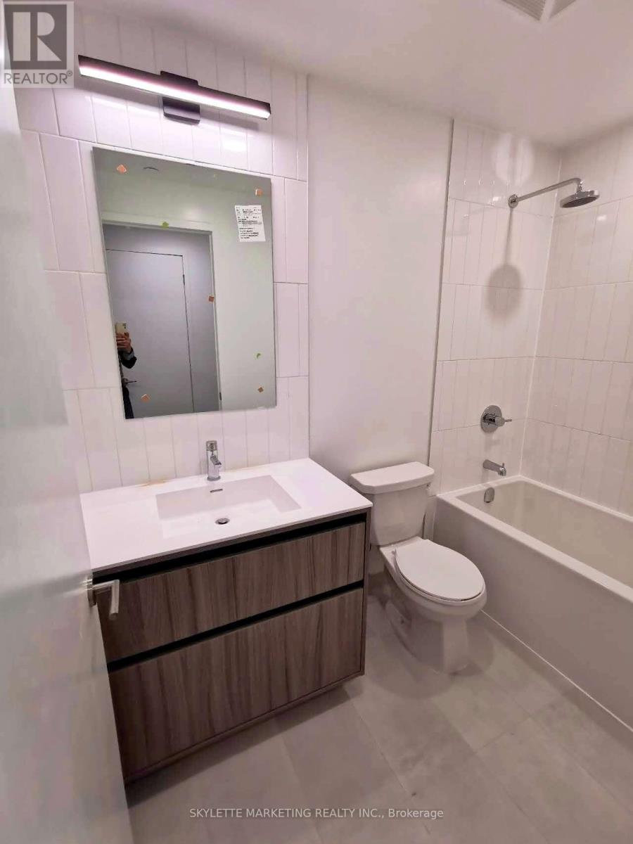 D-321 - 8 Beverley Glen Boulevard, Vaughan, Ontario  L4J 0L5 - Photo 4 - N12809764