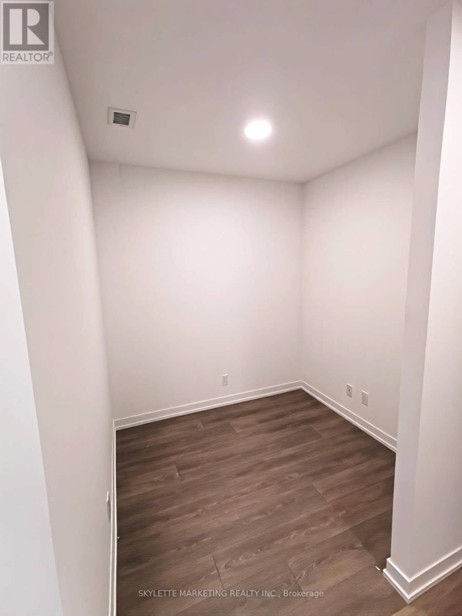 D-321 - 8 Beverley Glen Boulevard, Vaughan, Ontario  L4J 0L5 - Photo 5 - N12809764