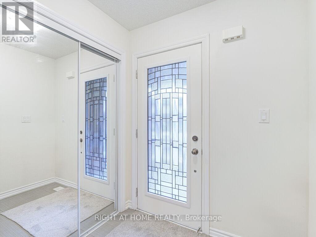 121 Scarletwood Street, Hamilton, Ontario  L8J 0K8 - Photo 4 - X12809766