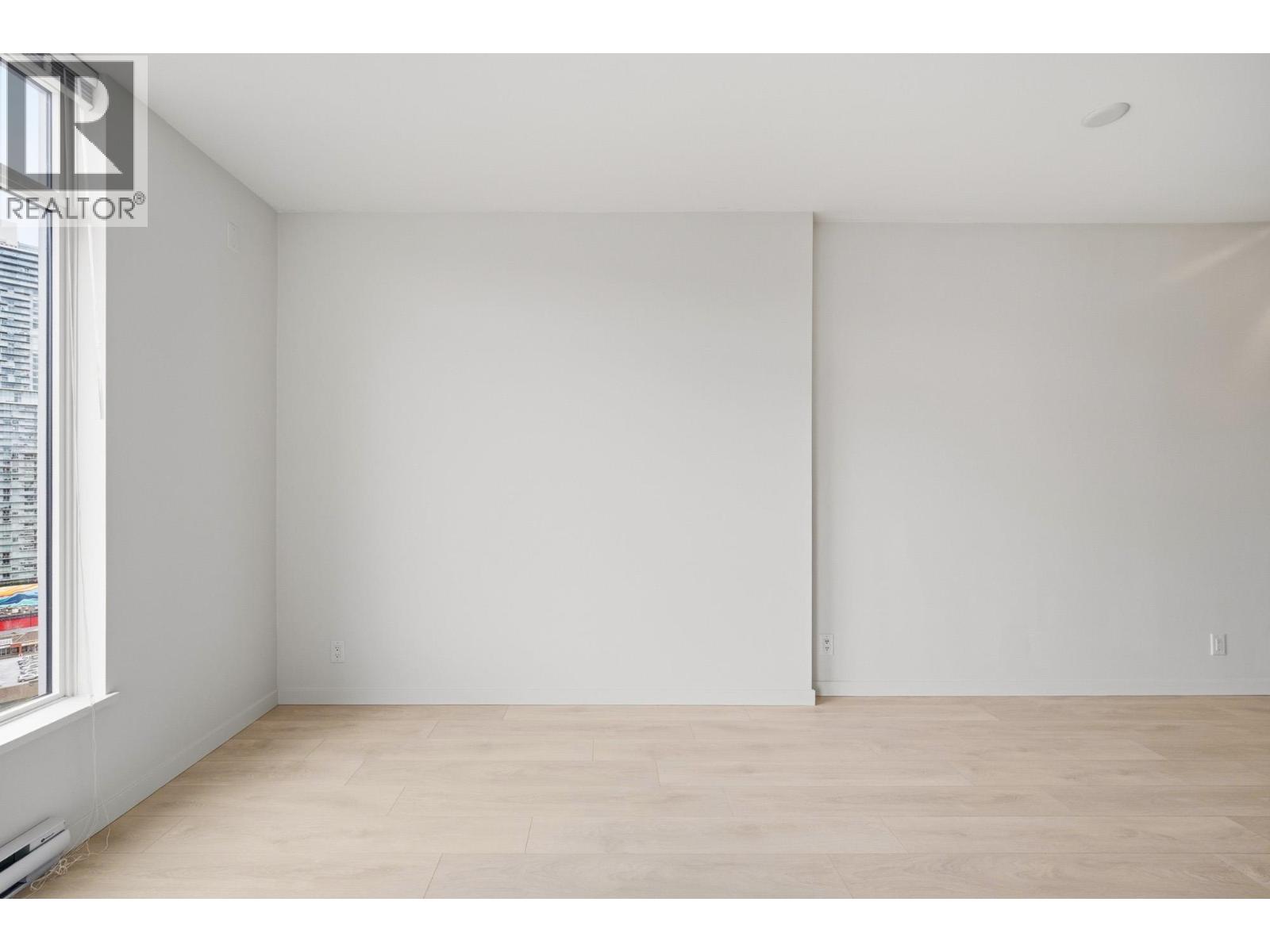 2005 691 North Road, Coquitlam, British Columbia  V3J 0H9 - Photo 2 - R3091974