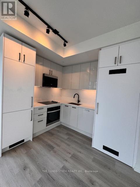 1605 - 380 Dundas Street W, Toronto, Ontario  M5T 1G2 - Photo 2 - C12809772