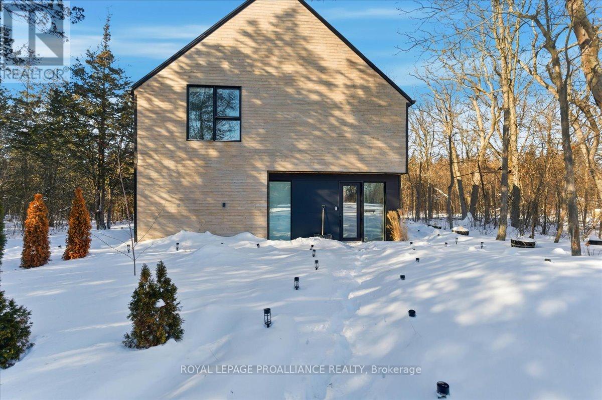 372 Prinyers Cove Crescent, Prince Edward County, Ontario  K0K 2T0 - Photo 2 - X12736504