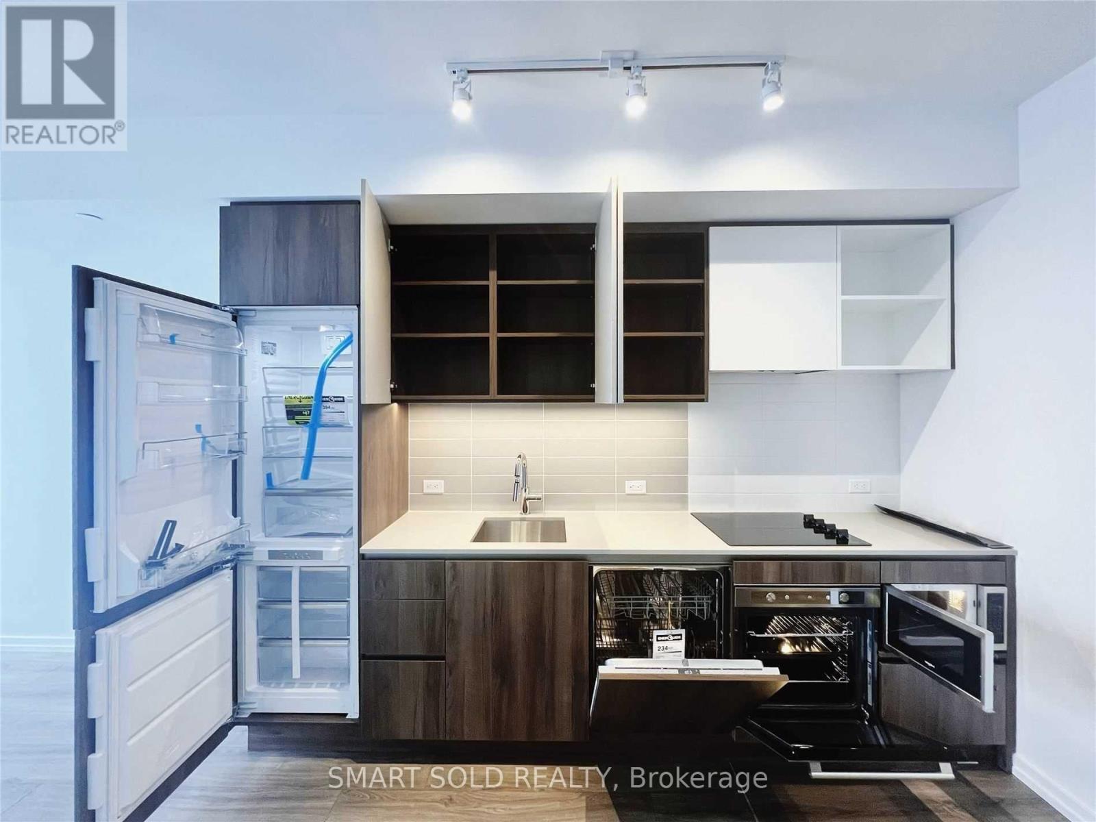 1807 - 1000 Portage Parkway, Vaughan, Ontario  L4K 5K8 - Photo 8 - N12809780