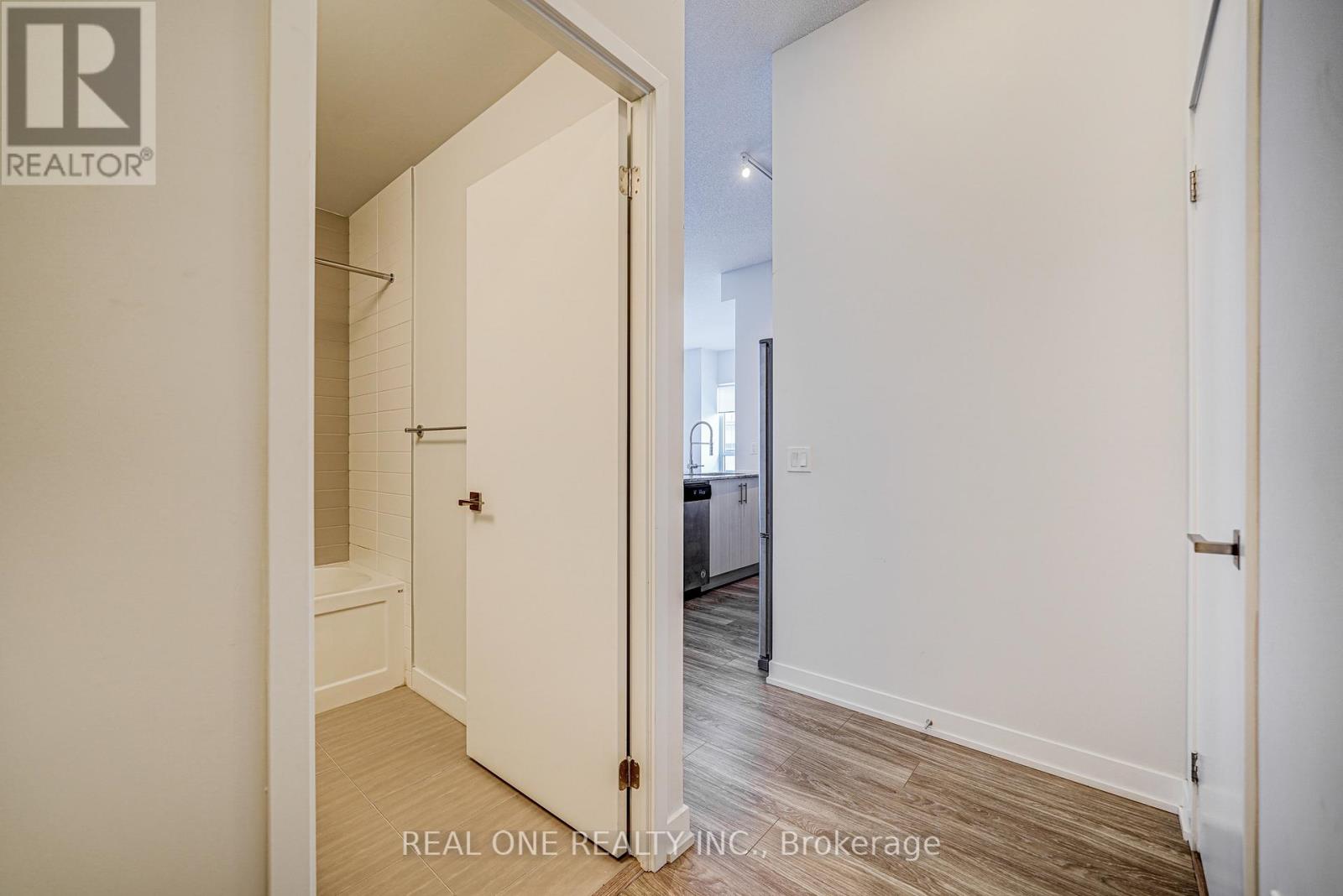 422 - 4055 Parkside Village Drive, Mississauga, Ontario  L5B 0K8 - Photo 8 - W12809786