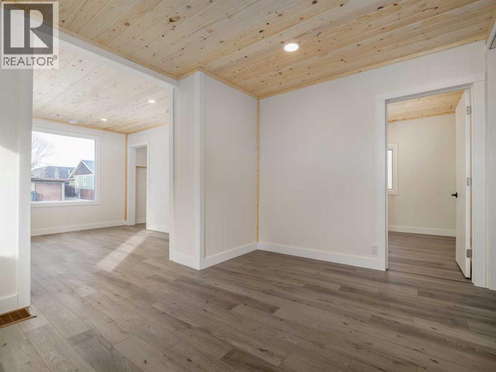 818 Mountain Street, Pincher Creek, Alberta  T0K 1W0 - Photo 14 - A2286562