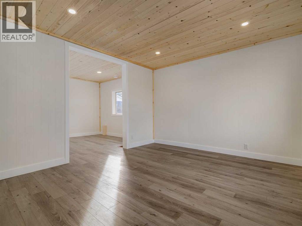 818 Mountain Street, Pincher Creek, Alberta  T0K 1W0 - Photo 6 - A2286562