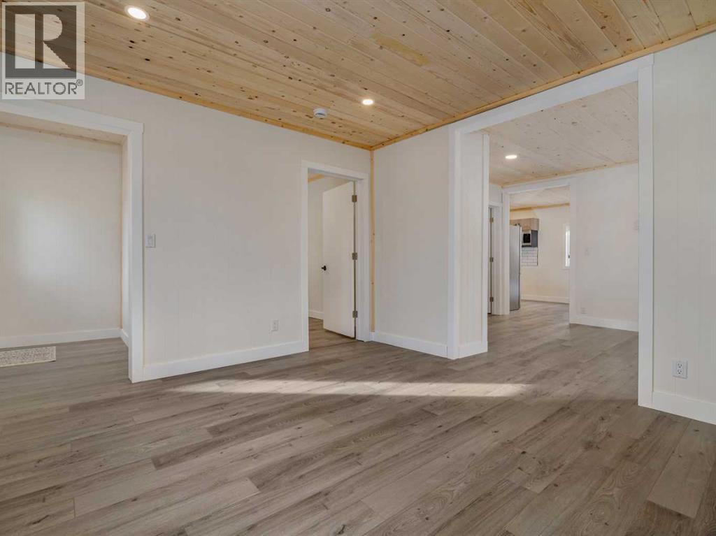 818 Mountain Street, Pincher Creek, Alberta  T0K 1W0 - Photo 7 - A2286562