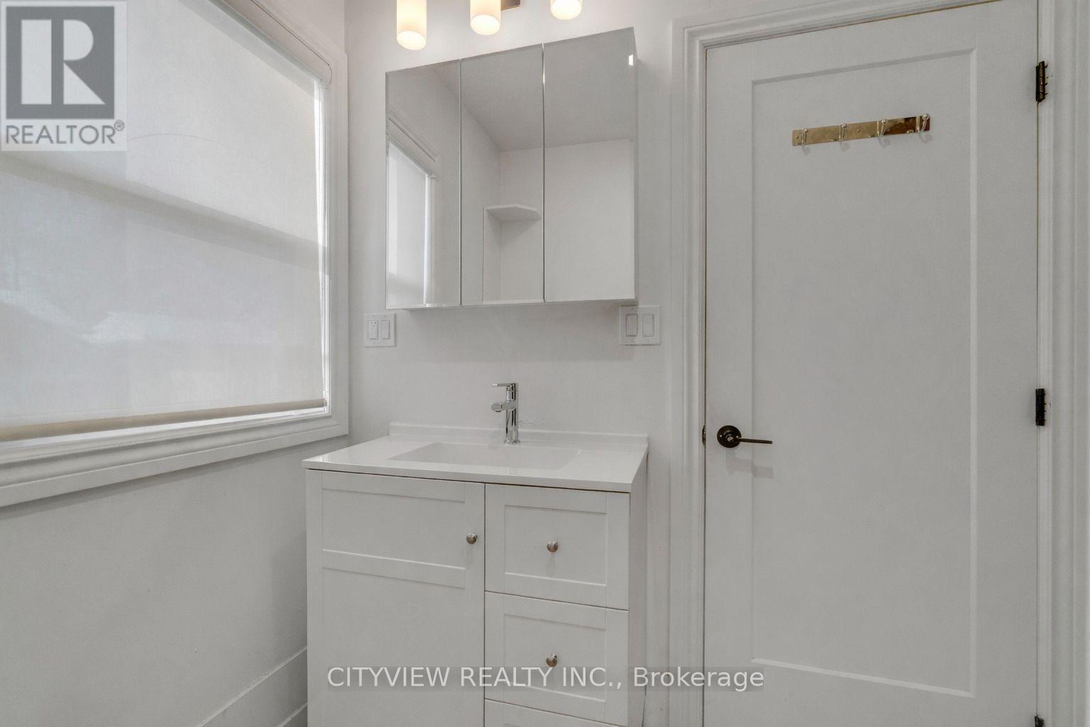 382 Beach Road, Hamilton, Ontario  L8H 3K5 - Photo 17 - X12809792