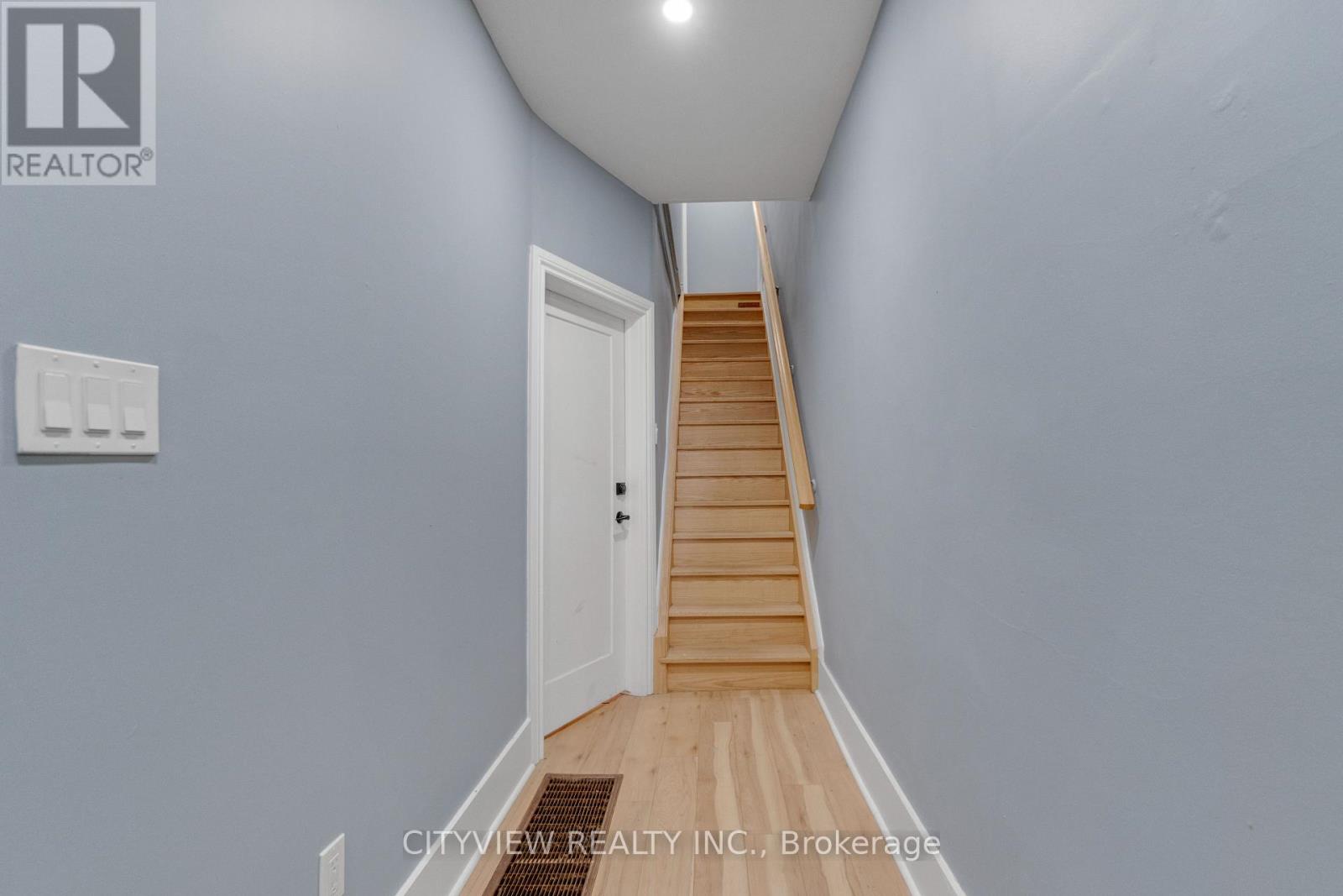 382 Beach Road, Hamilton, Ontario  L8H 3K5 - Photo 19 - X12809792