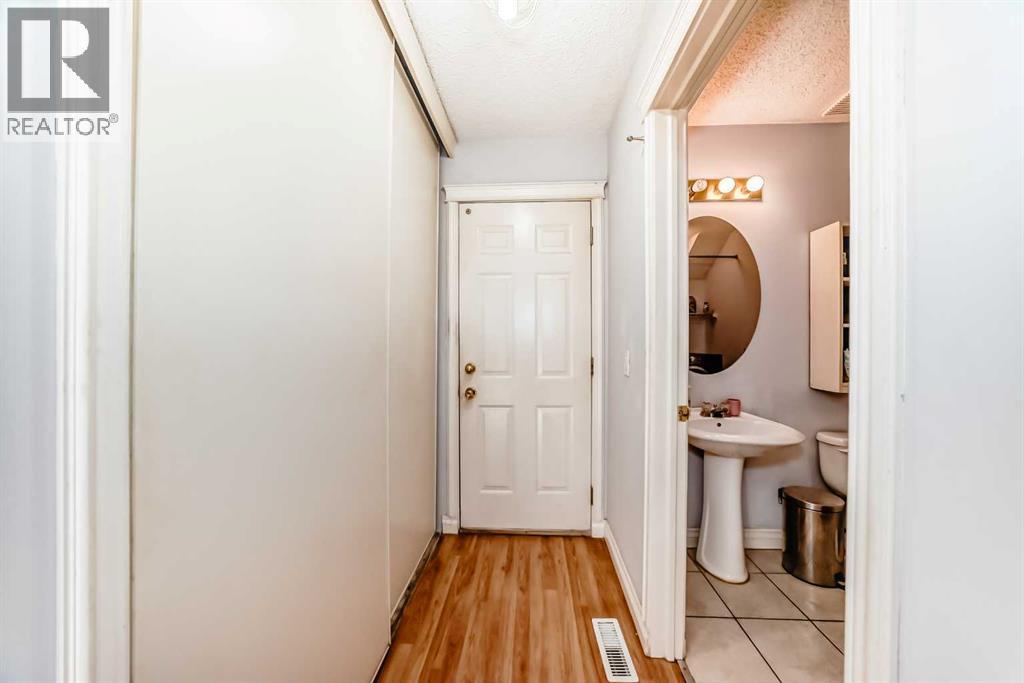 215 Appleglen Park Se, Calgary, Alberta  T2A 7V9 - Photo 11 - A2286547