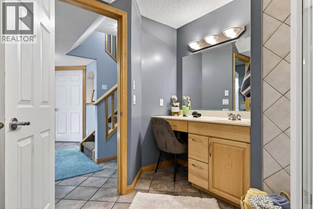 61 Somerset Crescent Sw, Calgary, Alberta  T2Y 3V8 - Photo 34 - A2287399