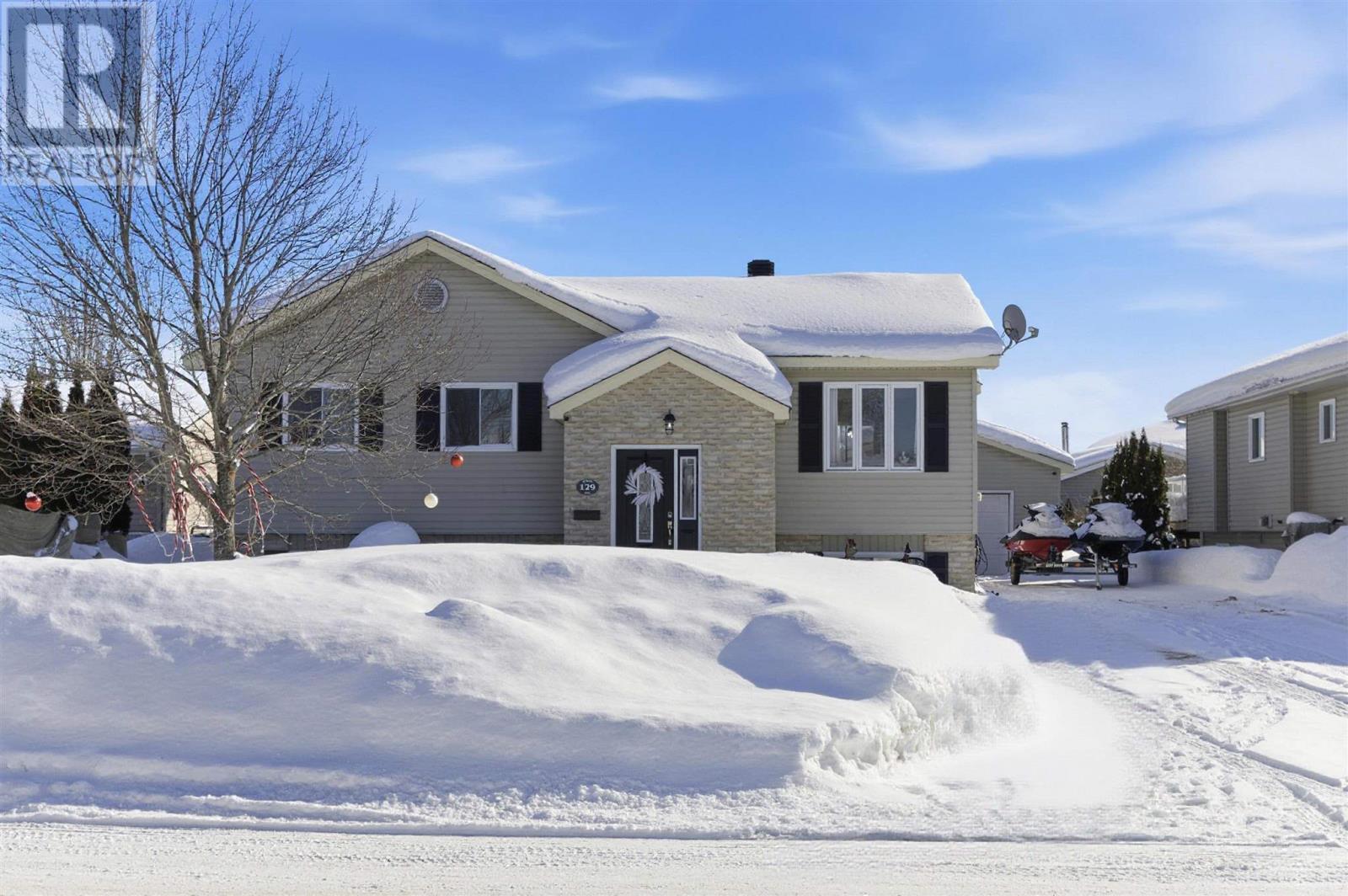 129 Simon Ave, Sault Ste. Marie, Ontario P6A 6T1 - Photo 2 - SM260225