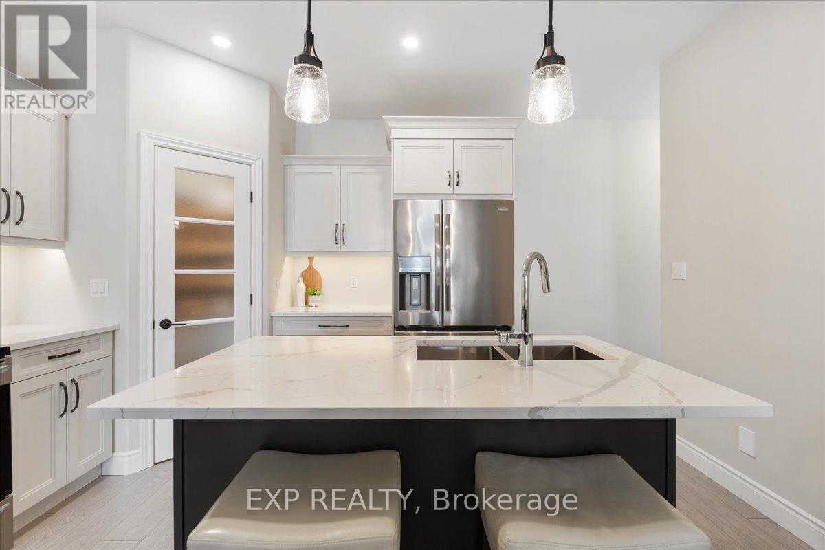 30 Raycroft Drive, Belleville (Thurlow Ward), Ontario  K8N 0R4 - Photo 4 - X12809824