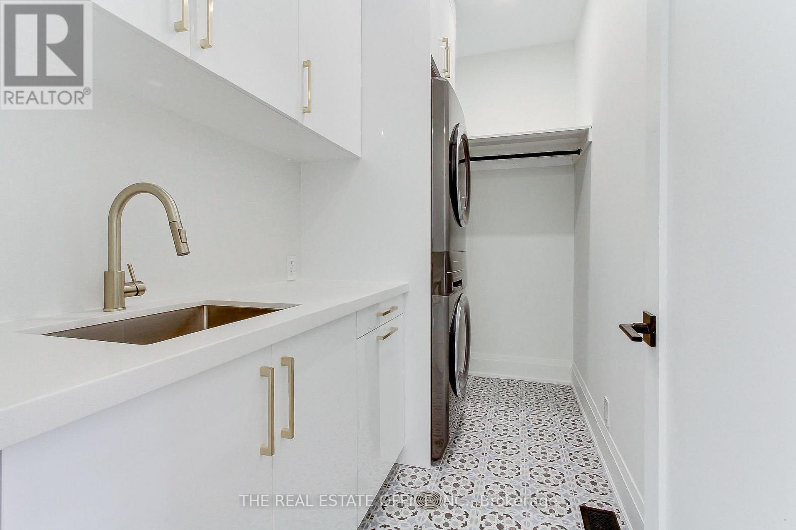 18 Beaverbrook Avenue, Toronto, Ontario  M9B 2M9 - Photo 30 - W12669678