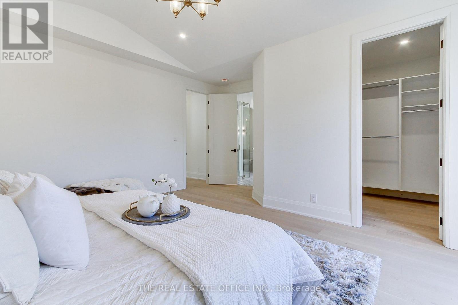 18 Beaverbrook Avenue, Toronto, Ontario  M9B 2M9 - Photo 16 - W12669678