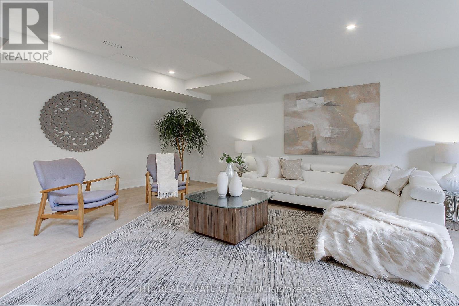 18 Beaverbrook Avenue, Toronto, Ontario  M9B 2M9 - Photo 33 - W12669678