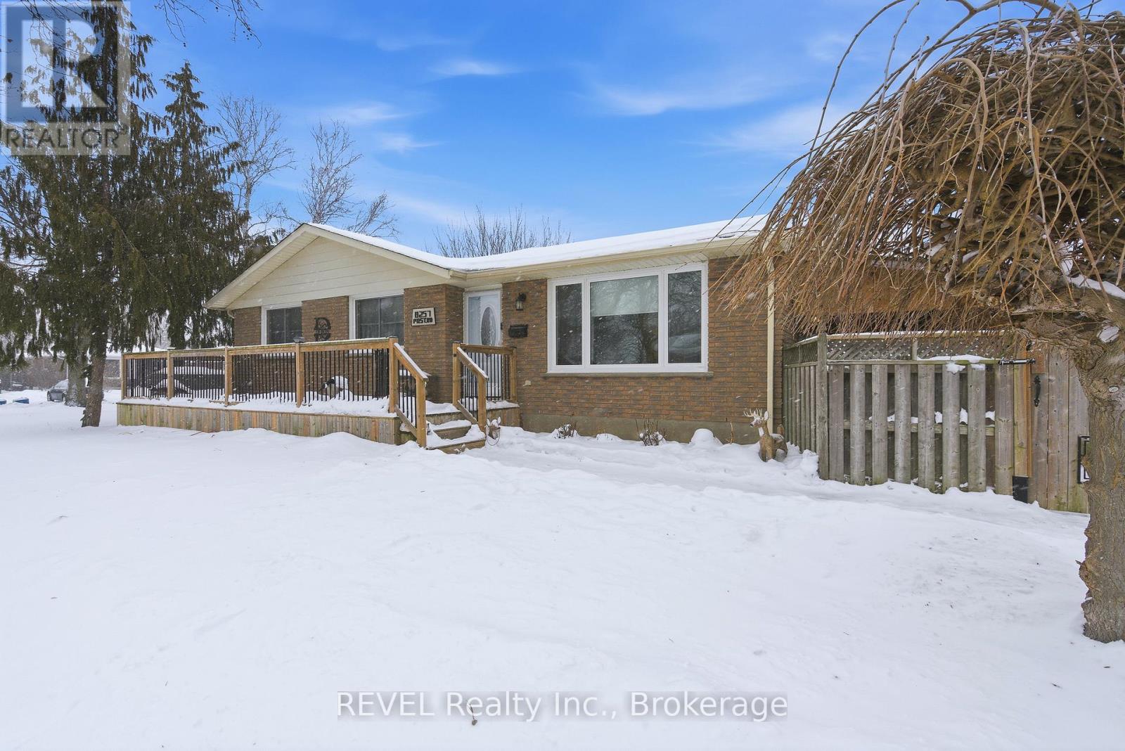 8257 Post Road, Niagara Falls, Ontario  L2H 2E5 - Photo 9 - X12728384