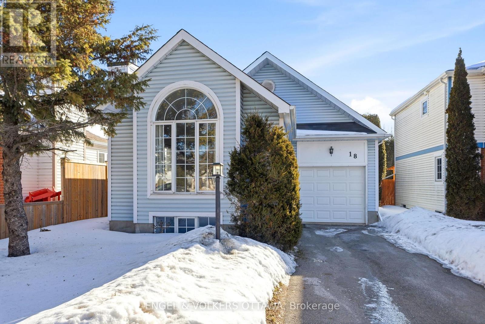 18 Steeple Chase Drive, Ottawa, Ontario  K2M 2K1 - Photo 2 - X12809830