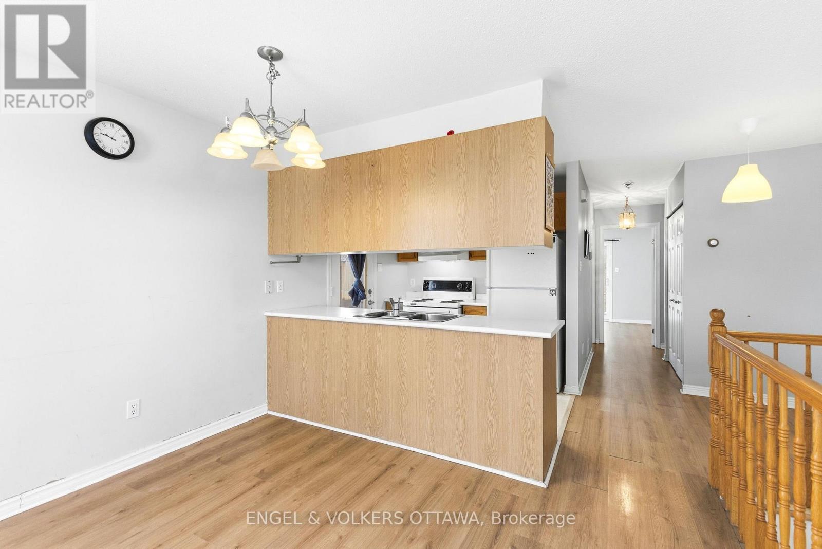 18 Steeple Chase Drive, Ottawa, Ontario  K2M 2K1 - Photo 9 - X12809830