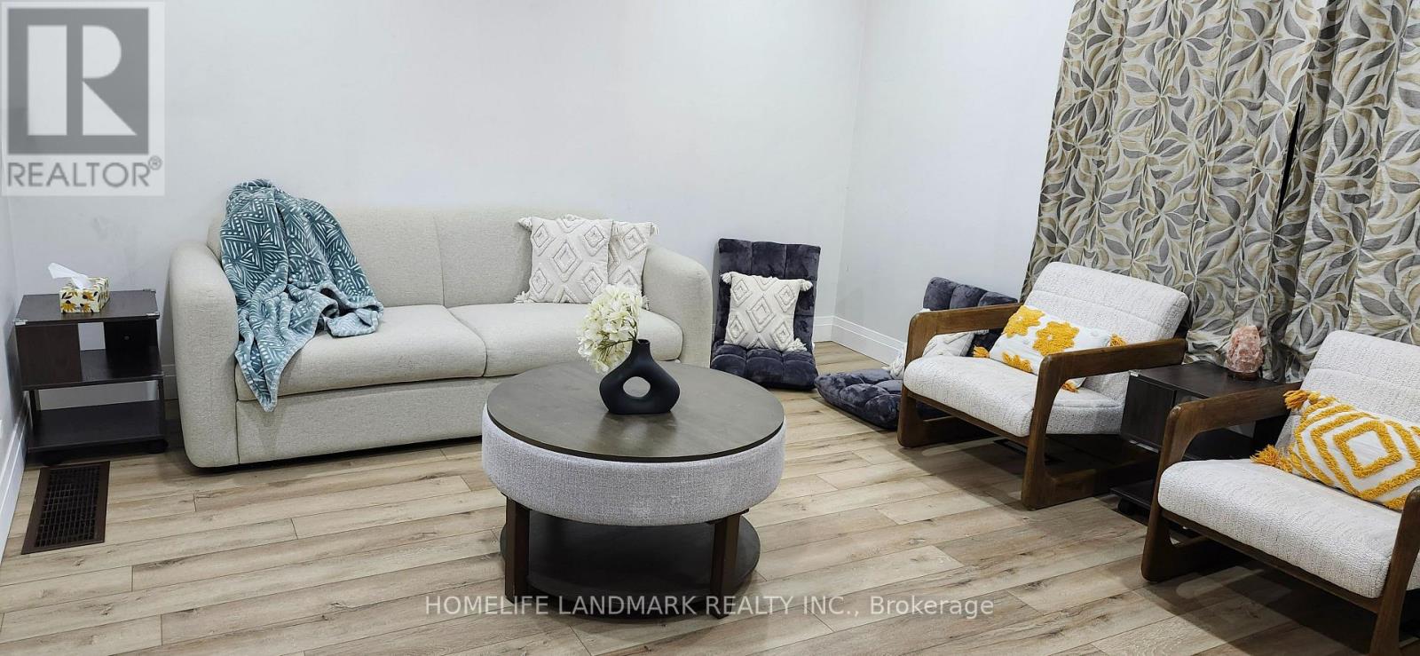 335 Shamrock Court, Oshawa, Ontario  L1J 6X9 - Photo 3 - E12809812