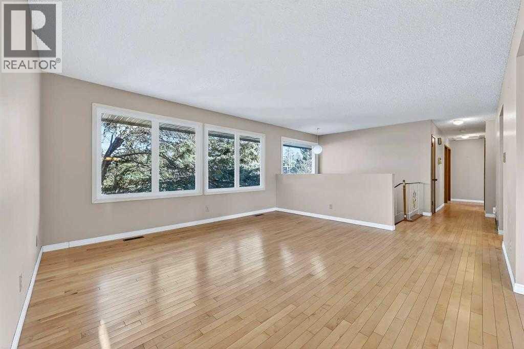 5315 Valiant Drive Nw, Calgary, Alberta  T3A 0Y9 - Photo 5 - A2280764