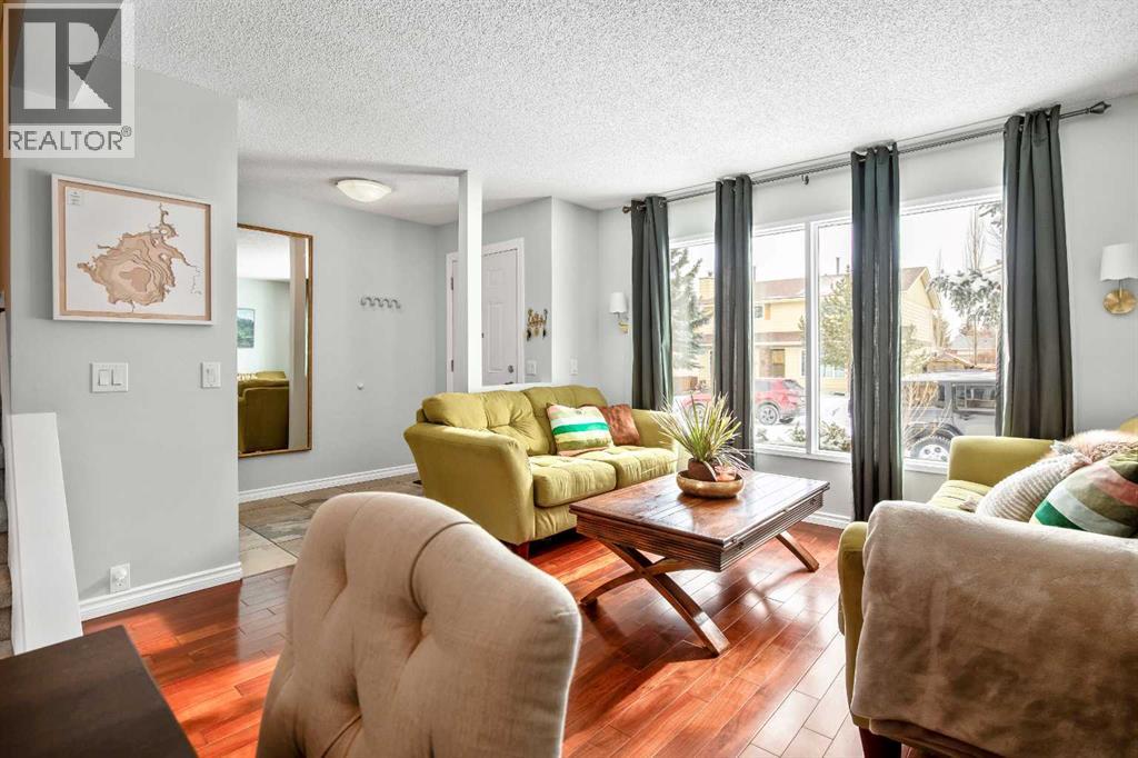 71 Strathcona Crescent Sw, Calgary, Alberta  T3H 1K9 - Photo 3 - A2287393