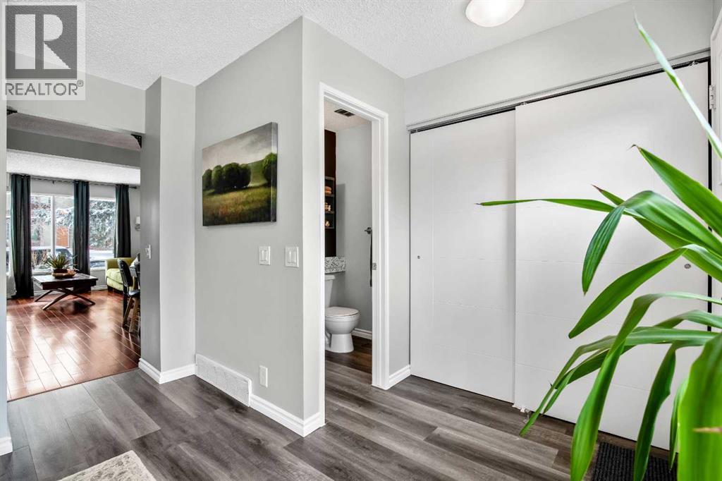 71 Strathcona Crescent Sw, Calgary, Alberta  T3H 1K9 - Photo 10 - A2287393