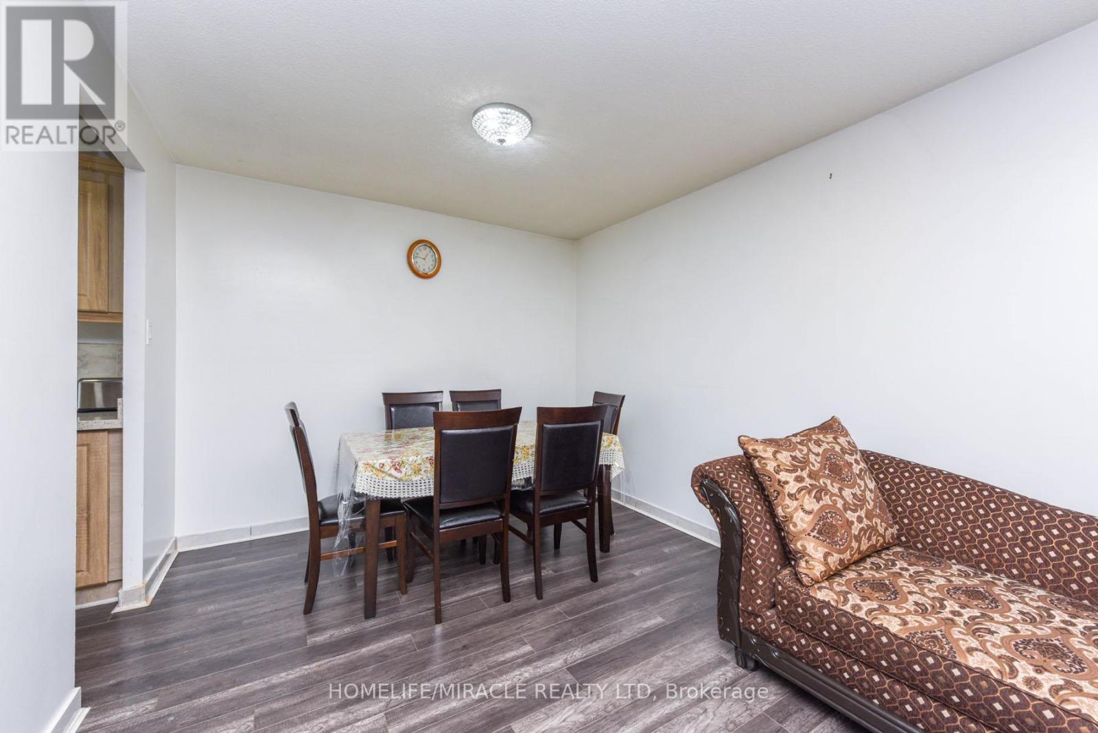 2005 - 18 Knightsbridge Road, Brampton, Ontario  L6T 3X5 - Photo 7 - W12809506