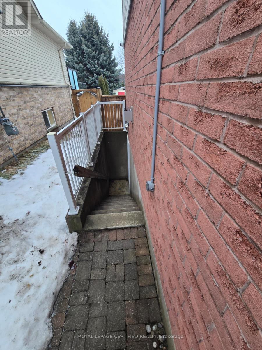 35 Woodcrest Court, Kitchener, Ontario  N2P 2K2 - Photo 12 - X12773530