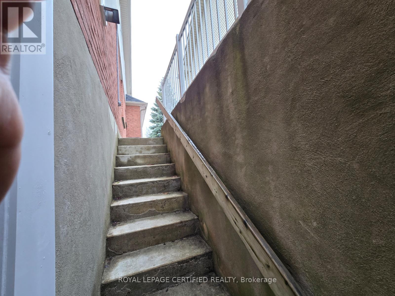 35 Woodcrest Court, Kitchener, Ontario  N2P 2K2 - Photo 9 - X12773530