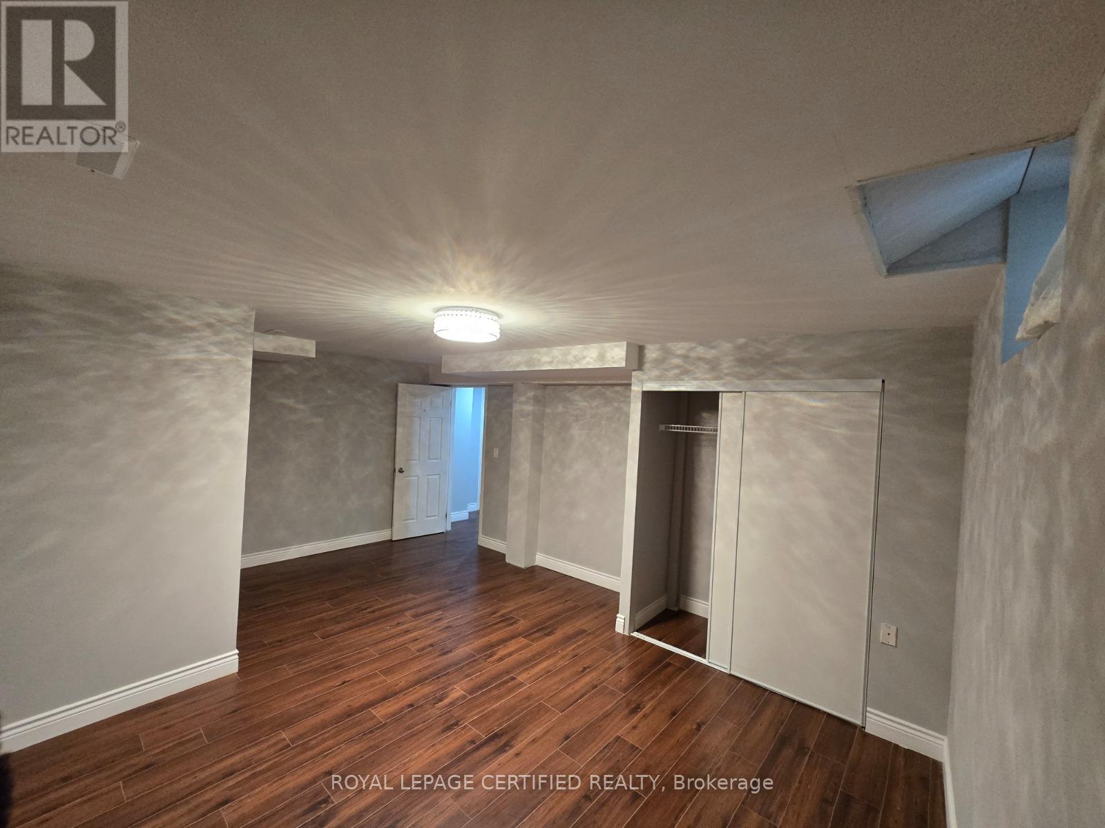 35 Woodcrest Court, Kitchener, Ontario  N2P 2K2 - Photo 8 - X12773530