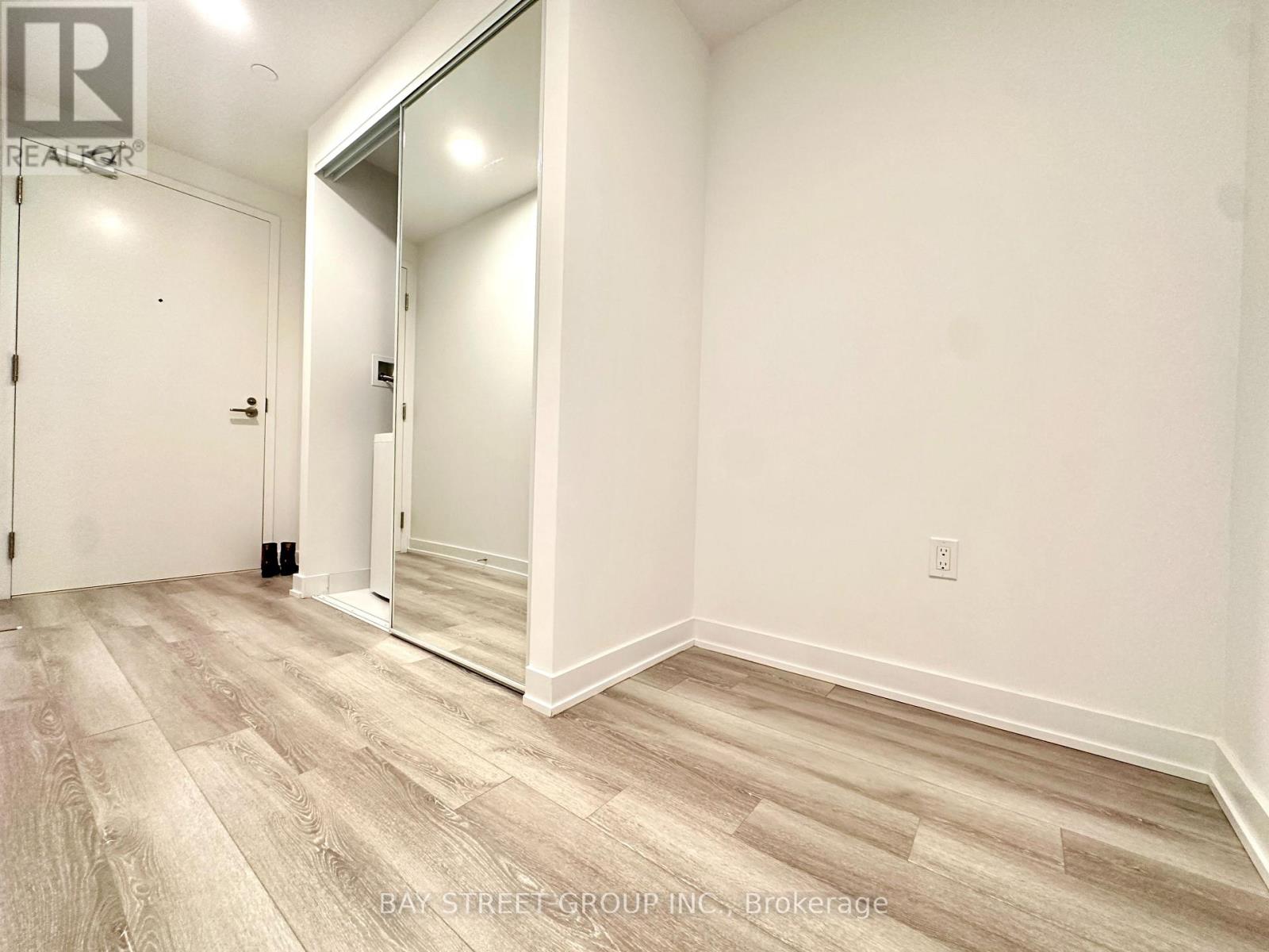 2006 - 238 Simcoe Street, Toronto, Ontario  M5T 3B9 - Photo 4 - C12809884