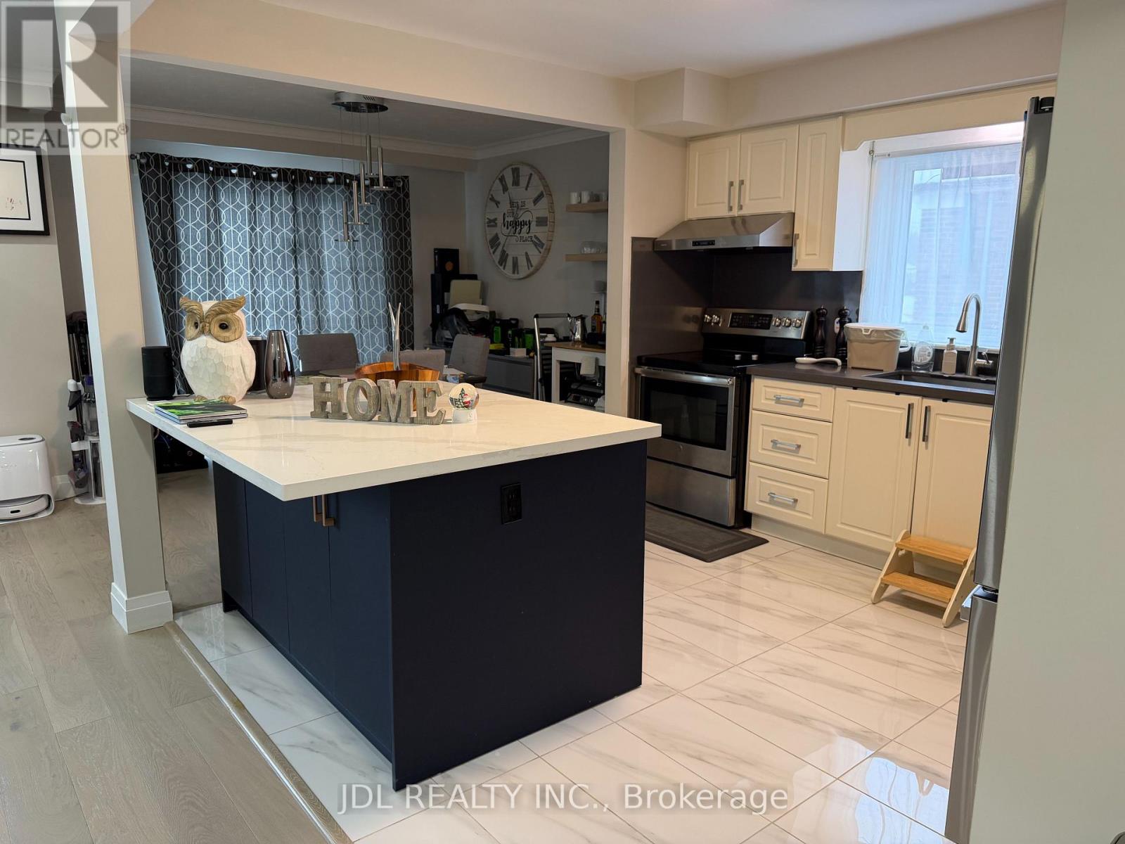 379 Alper Street, Richmond Hill (Crosby), Ontario  L4C 2Z3 - Photo 11 - N12809876