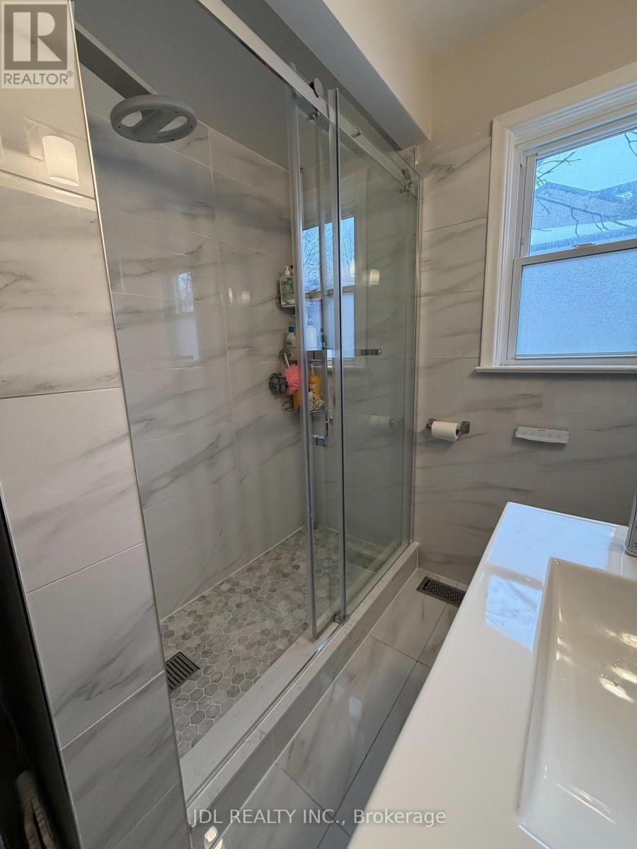 379 Alper Street, Richmond Hill (Crosby), Ontario  L4C 2Z3 - Photo 13 - N12809876