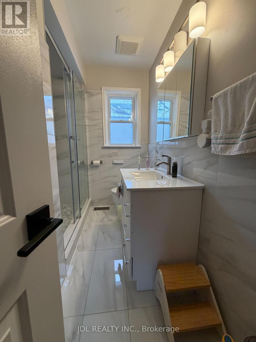 379 Alper Street, Richmond Hill (Crosby), Ontario  L4C 2Z3 - Photo 15 - N12809876