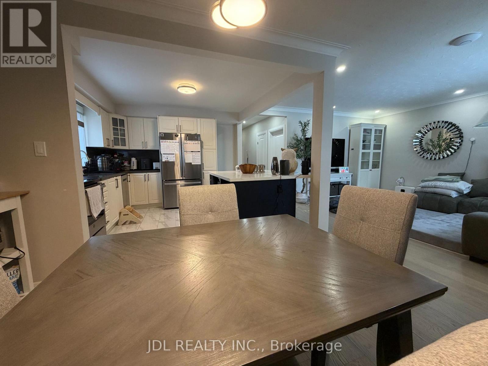 379 Alper Street, Richmond Hill (Crosby), Ontario  L4C 2Z3 - Photo 2 - N12809876