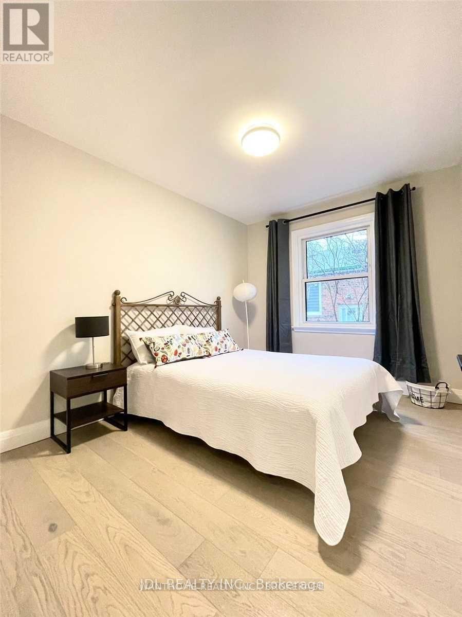 379 Alper Street, Richmond Hill (Crosby), Ontario  L4C 2Z3 - Photo 4 - N12809876