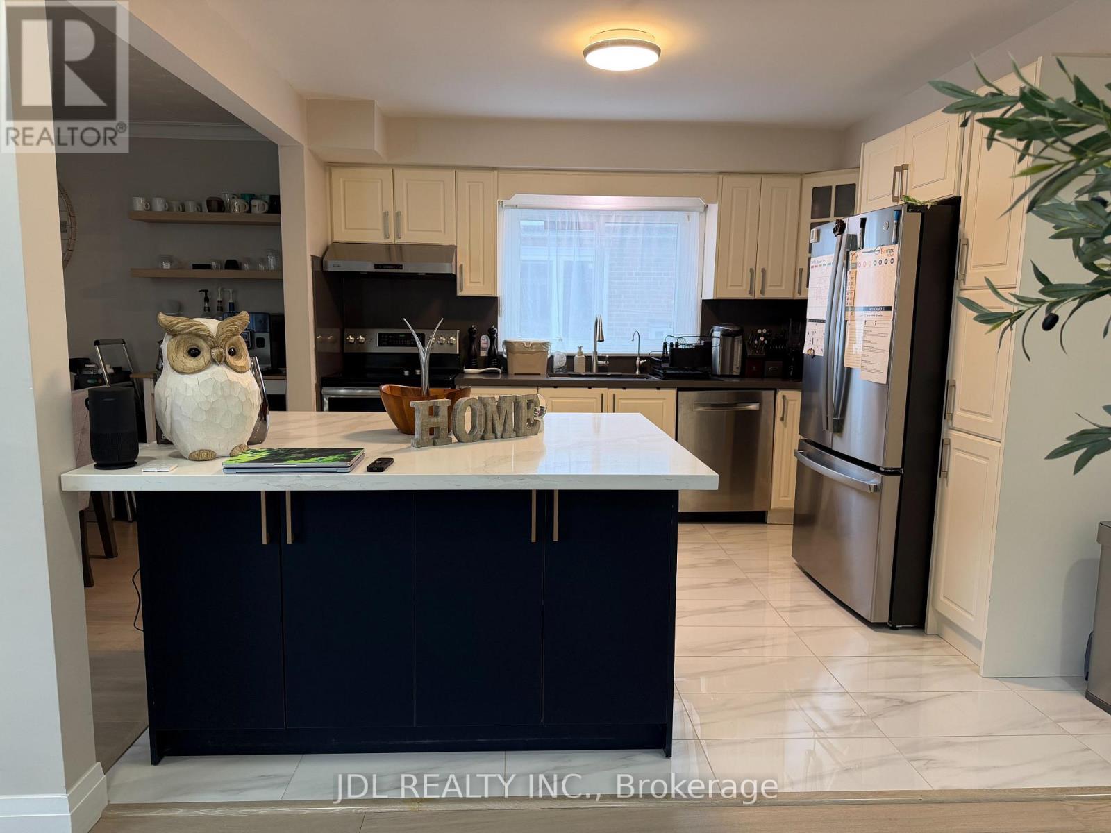 379 Alper Street, Richmond Hill (Crosby), Ontario  L4C 2Z3 - Photo 9 - N12809876