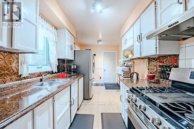 70 Somerset Drive, Brampton, Ontario  L6Z 1C5 - Photo 16 - W12809870