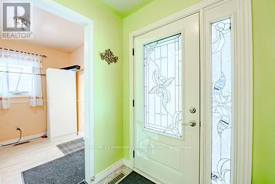 70 Somerset Drive, Brampton, Ontario  L6Z 1C5 - Photo 4 - W12809870