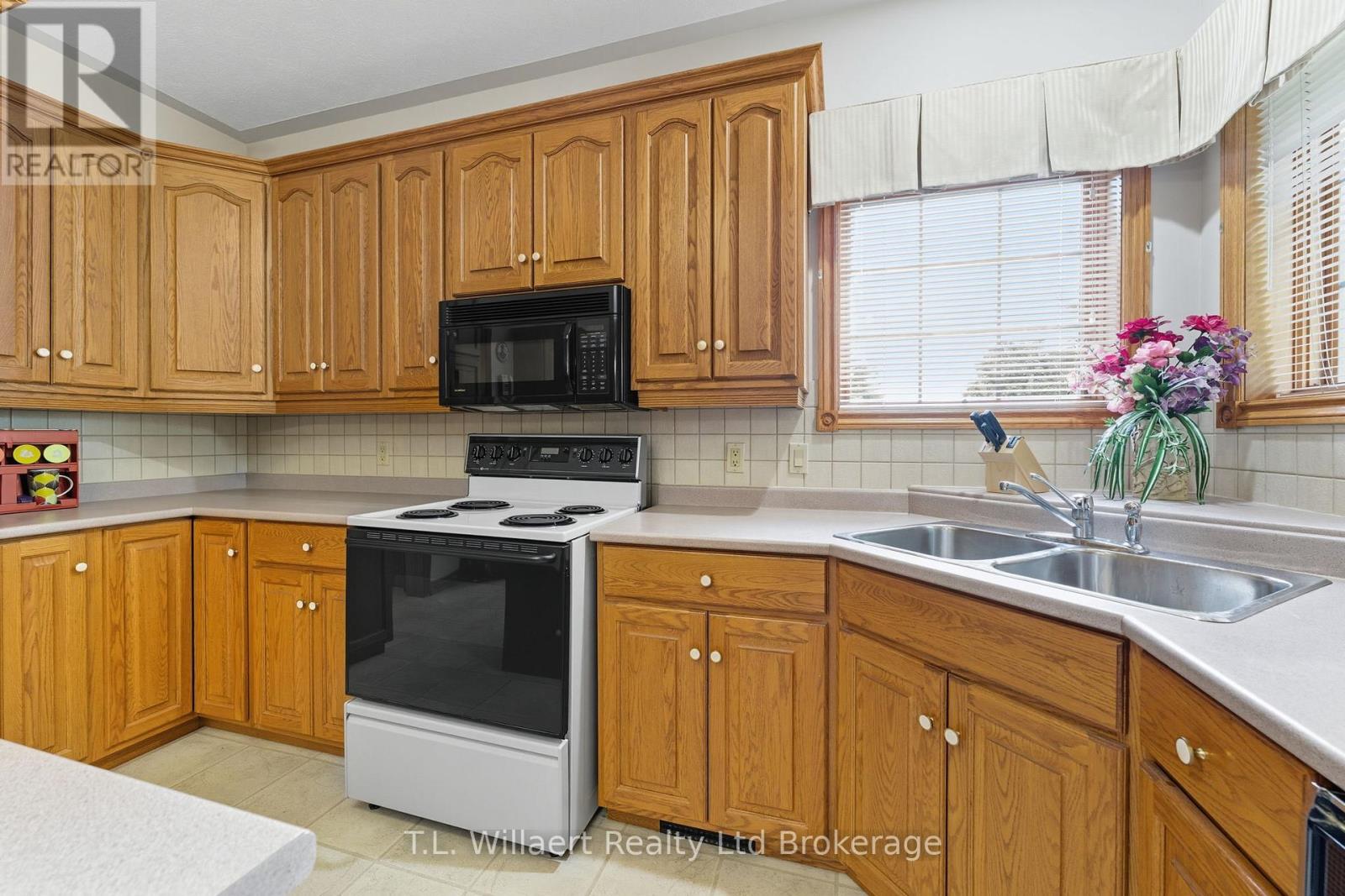 51 Demeyere Avenue, Tillsonburg, Ontario  N4G 5P8 - Photo 12 - X12426552