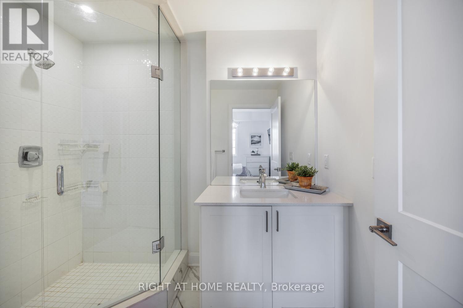 402 - 50 Lakebreeze Drive, Clarington, Ontario  L1B 0V9 - Photo 33 - E12806514