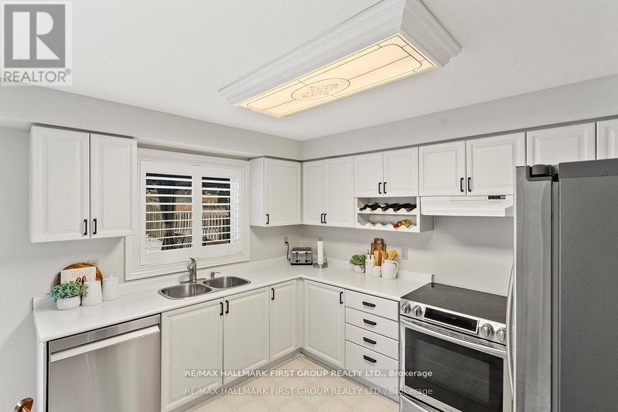 4 Winterberry Drive, Whitby, Ontario  L1R 1Z2 - Photo 10 - E12809898