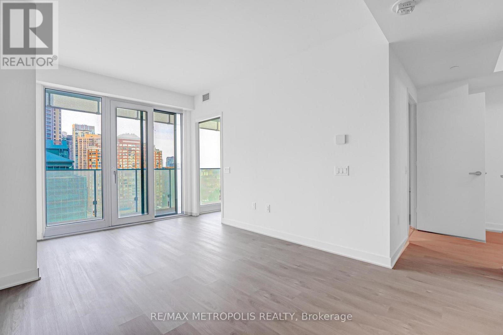 1101 - 3900 Confederation Parkway, Mississauga, Ontario  L5B 4M6 - Photo 10 - W12809890