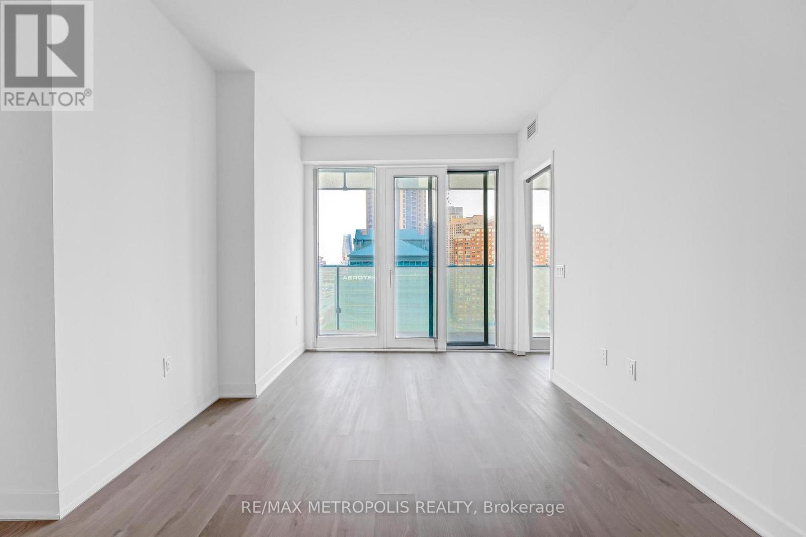 1101 - 3900 Confederation Parkway, Mississauga, Ontario  L5B 4M6 - Photo 11 - W12809890