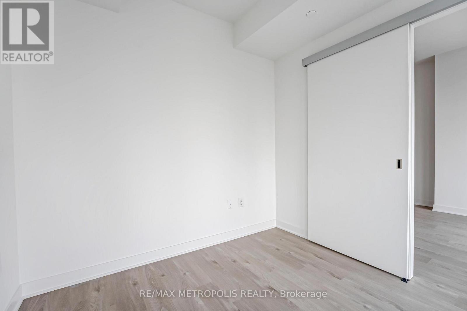 1101 - 3900 Confederation Parkway, Mississauga, Ontario  L5B 4M6 - Photo 13 - W12809890