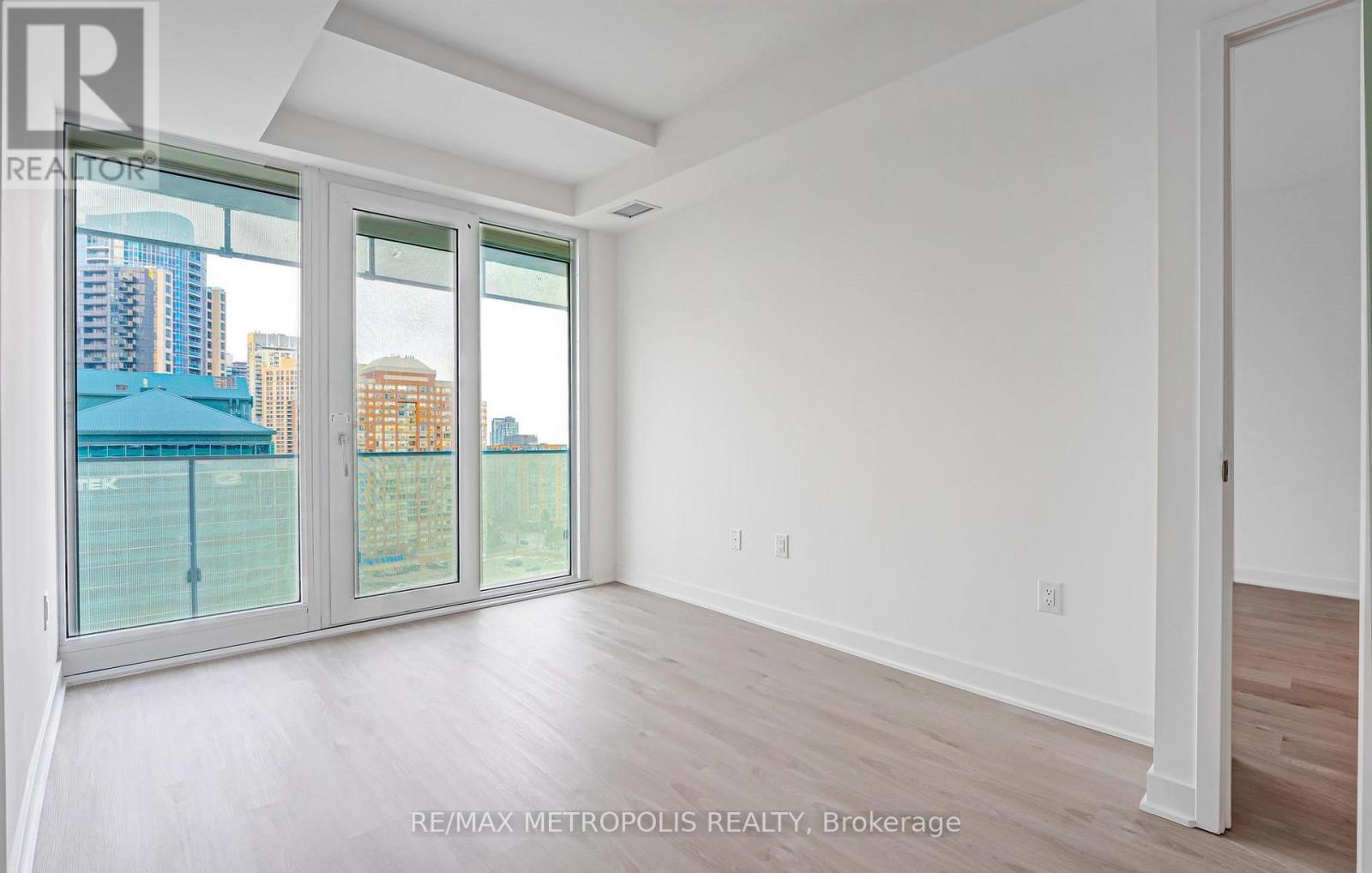 1101 - 3900 Confederation Parkway, Mississauga, Ontario  L5B 4M6 - Photo 14 - W12809890