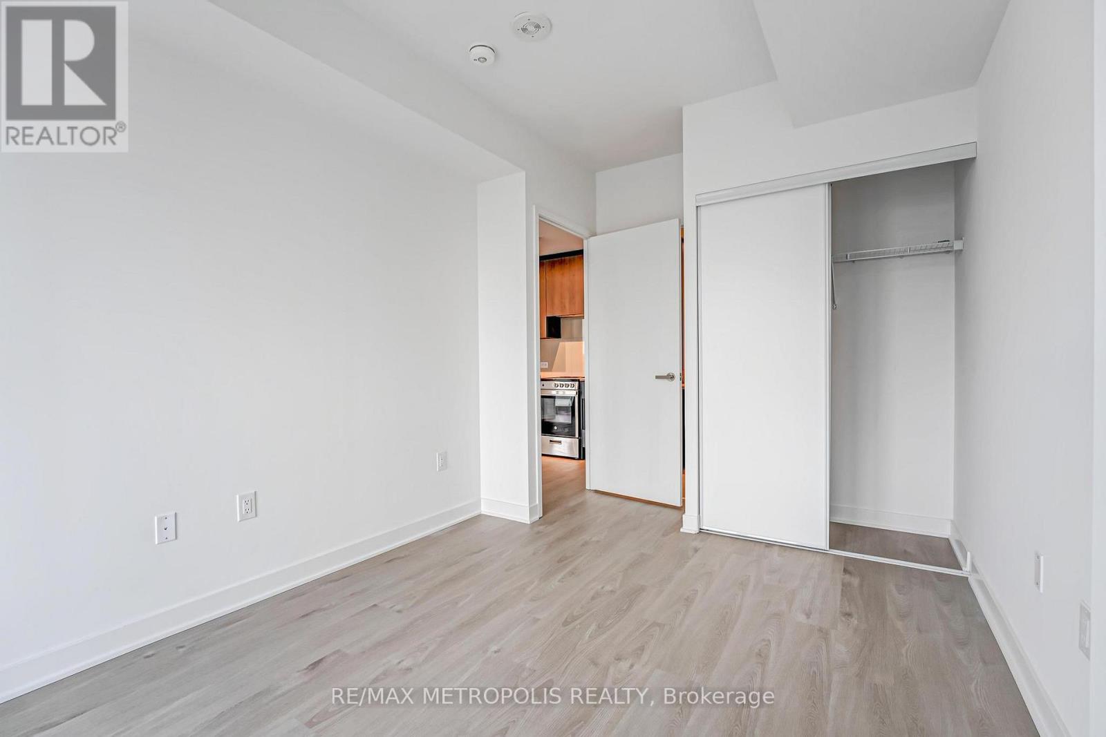 1101 - 3900 Confederation Parkway, Mississauga, Ontario  L5B 4M6 - Photo 15 - W12809890