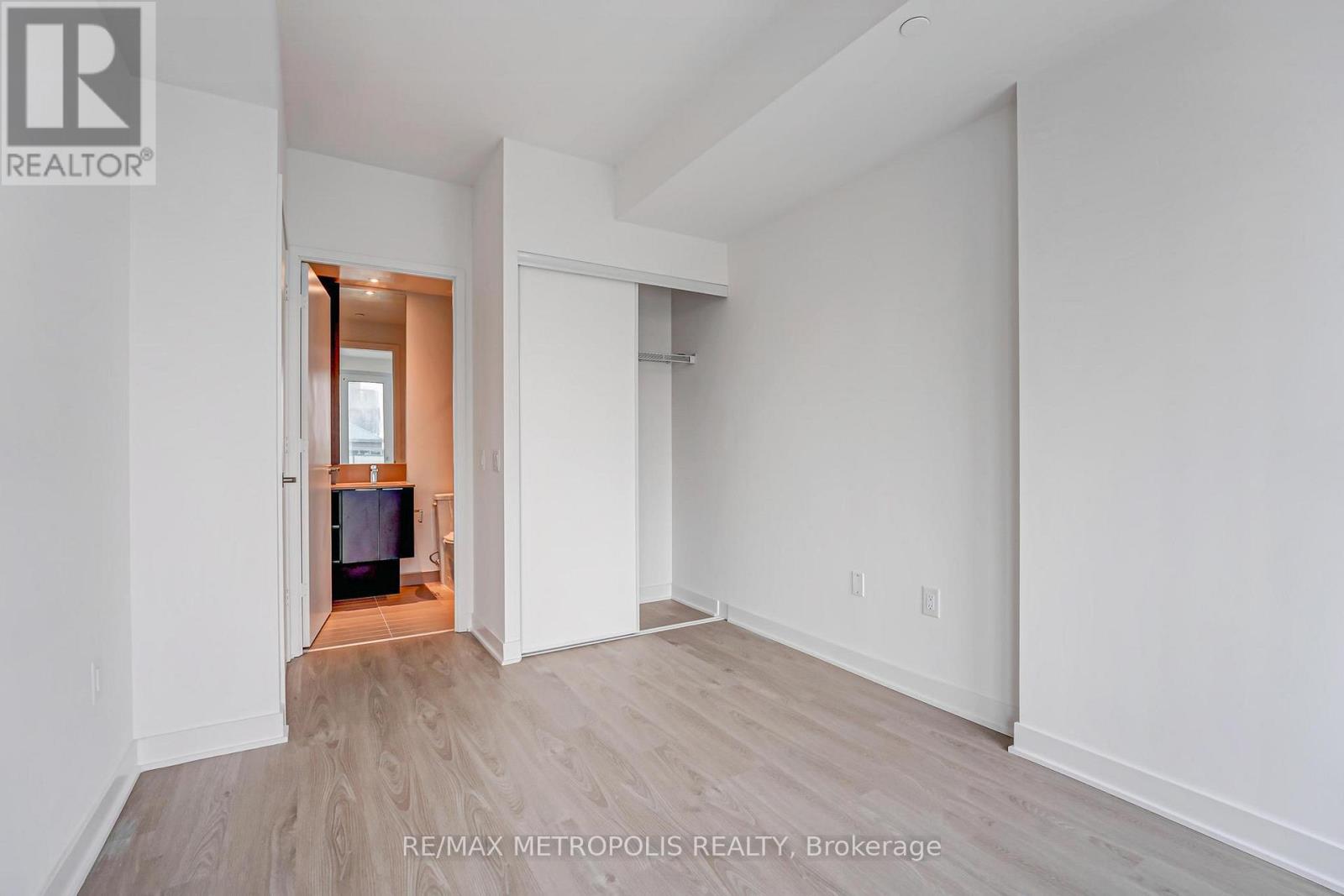 1101 - 3900 Confederation Parkway, Mississauga, Ontario  L5B 4M6 - Photo 17 - W12809890